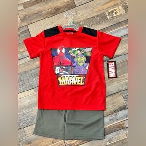 NWT Marvel outfit size 6